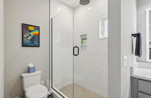 Family Fun Near Cedar Point - Rooftop Lake Views - Photo 31