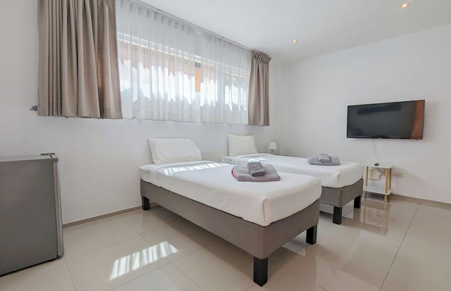 Poolside Apartments and Rooms - Foto 30