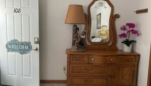 STAIRS OPTIONAL! Lakefront! Pool! On Water! Convenient Fishing! - Foto 5