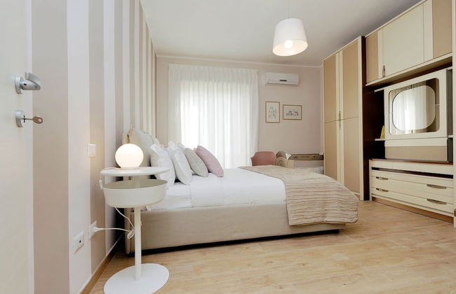 The Place to Be - Photo 5