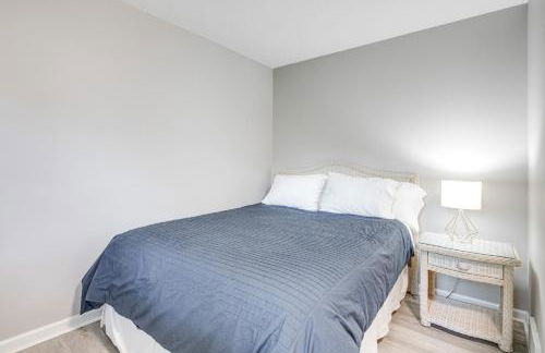 Walk to Main St Hendersonville Chic Home with Yard - Foto 18