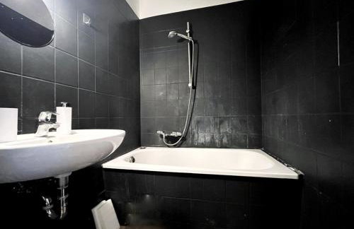 HolidayHome Aparments I Spaceous Room in BER-Reinickendorf, 1 Min. to Metro Station - Foto 15