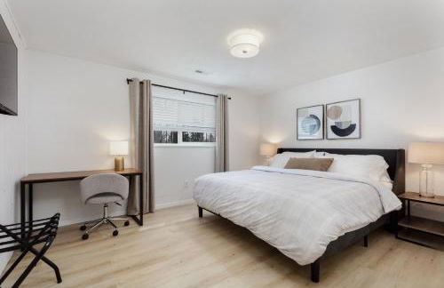 Spacious and Cozy 5 Bed 3 Bath Vacation House W 2 King 3 Queen! Sleep 12! 15Min to Red Rocks - Foto 39