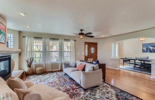 Denver Retreat Home with Stunning Lake, Mountain Views and Luxury Amenities - Foto 11