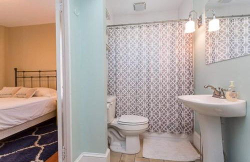 Steps to JMU & I-81 Fenced Yard Walk 2 Starbucks - Foto 23