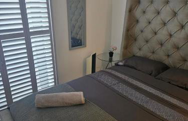 Executive E15 Apartment - Skyline Terrace & Free Private Parking - 5-min Walk to Abba Arena - Foto 49