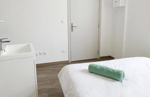 T2 cosy avec terrasse privée à Montluçon - Foto 15