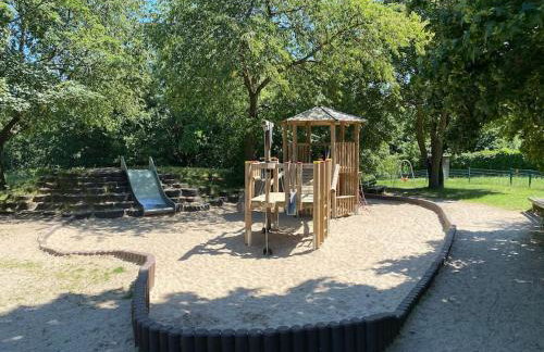 Skyline Appartement mit Pool and Netflix - Foto 19