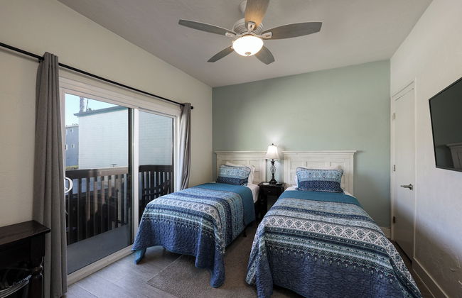 Beachfront Retreat - Photo 11