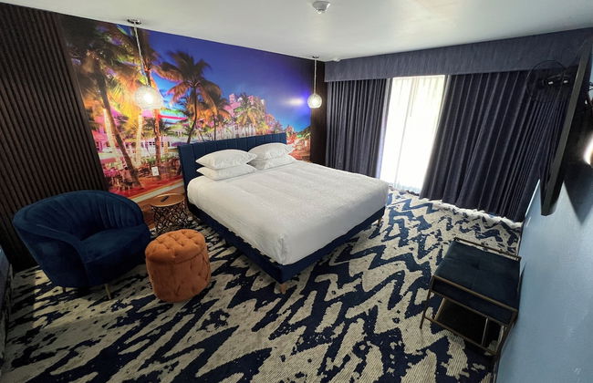 Lighthouse Inn & Suites - Photo 8