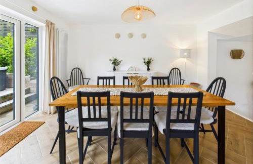 Luxury Beach Stay with Hot Tub - Foto 13