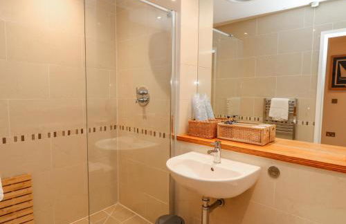 A Stone's Throw - Foto 18