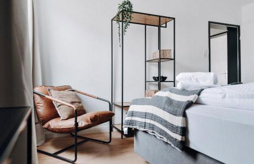 NASA Homes ruhiges Apartment WLAN Arbeitsplatz Balkon Hotelbetten - Foto 20