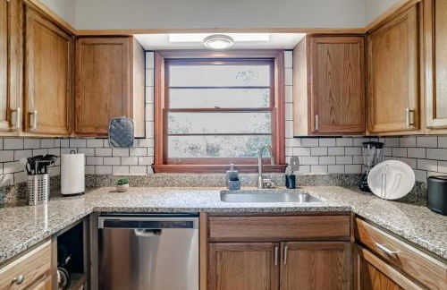 Wonderstruck on Wendover- 20 Mins to Downtown - Foto 11