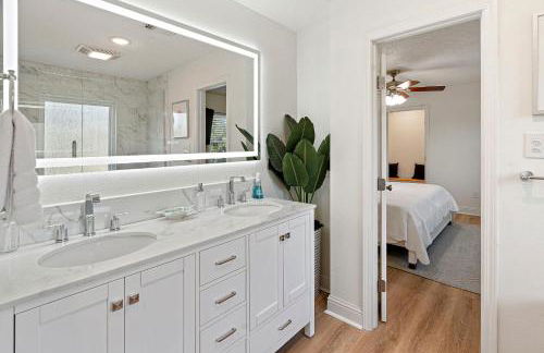 Mins to Casino & Beach Fire Pit Large Yard Decks - Foto 16