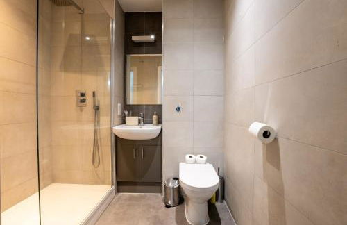 FREE fast Wi-Fi, Netflix & Large Lounge & Balcony! - Foto 4