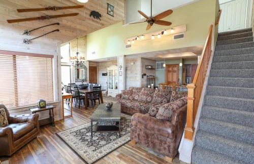 Seven Springs Sunridge 3 Bedrooms Premium Condo, Private Hot Tub! by RedAwning - Photo 12