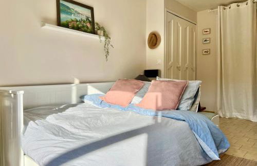 Beautiful studio terrace with Esparron lake view 4 people - Foto 3