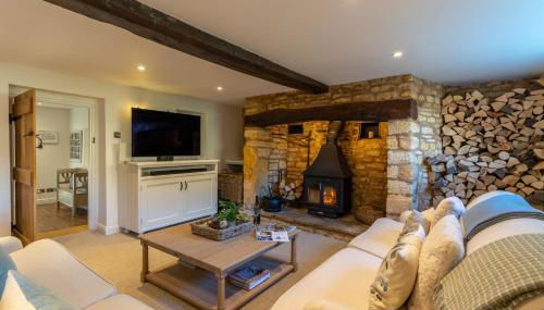 Yew Tree Cottage - Photo 2