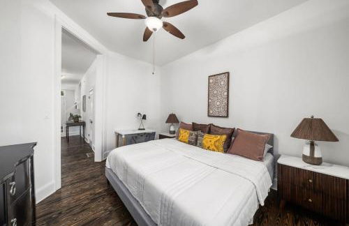 Walkable Grant Park 1920s Home with King Bed - Photo 15