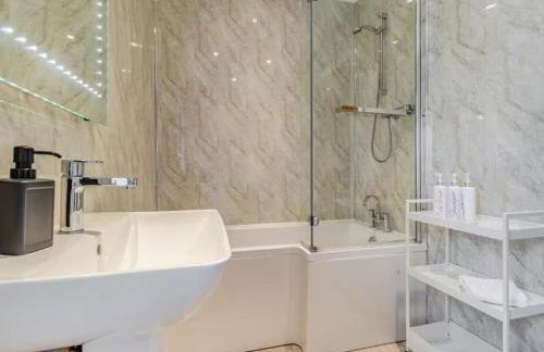 Beautiful Stone Barn with Hot Tub on a Quiet Farm - Foto 7