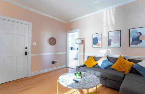 City Outside Serenity Inside: 2B1B NYC - 40 Min - Photo 7