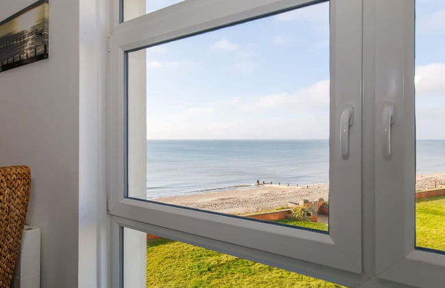 Two Bed Seafront Escape in East Wittering - Photo 39