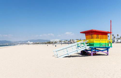 Luxurious Townhome W/3 Master Suites gated Parking - Photo 40