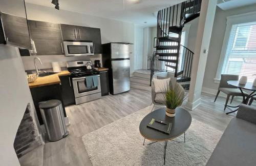 Full Building Huge Downtown Retreat Walkable to Everything - Foto 31