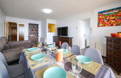 Nice Apartment In Pineda De Mar - Photo 13