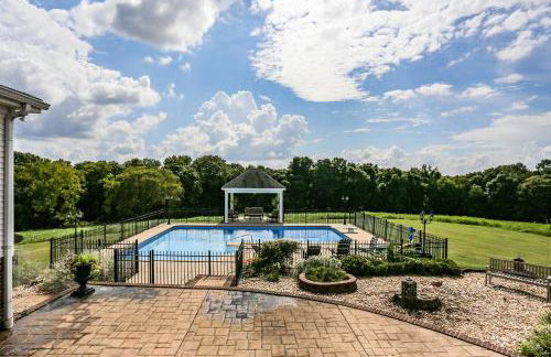 Historic Cedar Hill Mansion on Large Farm with Pool! - Foto 36