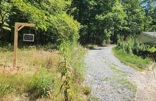 Mountain View Bungalow Near Breweries, Trails, Pool and Waterfalls - Foto 32