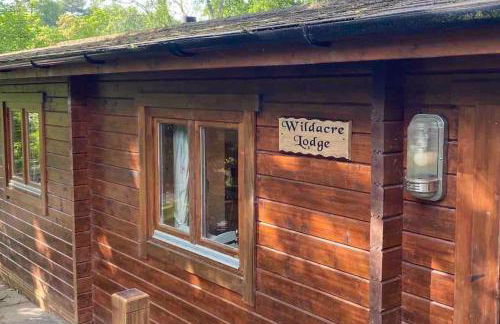 3 Bedroom Lodge Hotub pool in Horsley Surrey UK - Photo 52