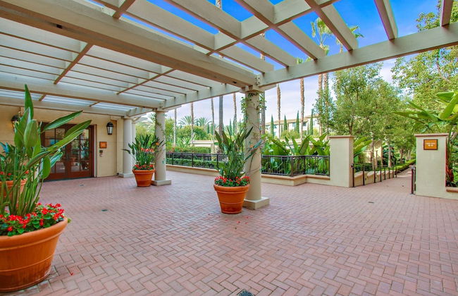 Global Luxury Suites at The Village - Photo 58