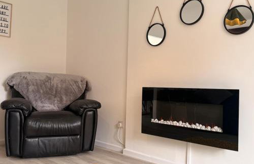 Woody Bank 3 Bed Sleeps 5 Parking WiFi Contractors - Foto 16