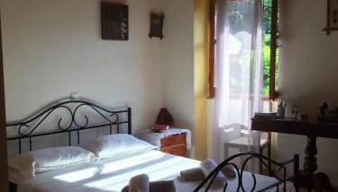 Country traditional house in Corfu village, Greece - Photo 5