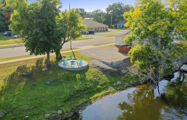 Lazy River Villa - Hottub Fenced Yard Sleeps 11 - Foto 32