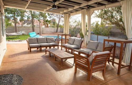 Comfy Expansive Home - Near the Strip - Heated Pool - Foto 3