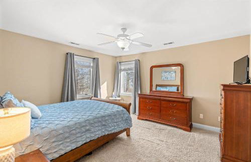 Spacious Family Retreat-Hot tub & Game Room - Foto 32