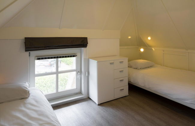 Giethoorn Villa With Modern Touch - Photo 2