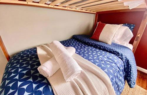 Easy PATH&Bus access- NYC| designer home + Deck. - Photo 26