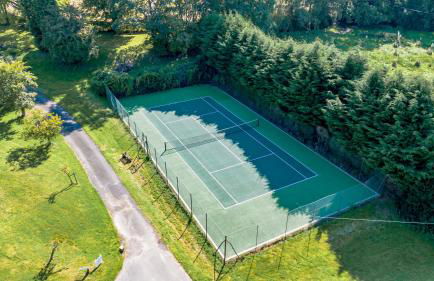 Stunning Countryside Home in Surrey by 53 Degrees Property, Ideal for Family Getaways, Private Tennis Court! - Foto 64