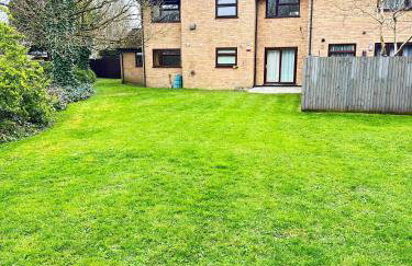 2 Bedroom Flat or Appartment near Heathrow with Garden - Photo 14