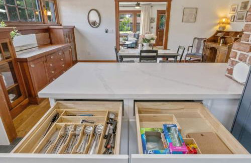 2 bed, 2 bath, historic beauty, walk downtown - Foto 32