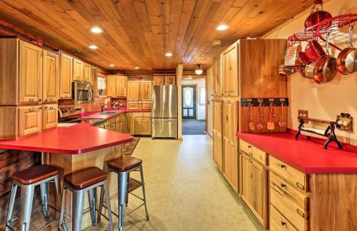 Lodge 88 - Steps to Weiner Lake with Dock and Boat! - Foto 8