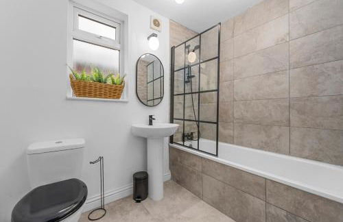 Blissful Breaks Near Old Trafford Stadium - Foto 21