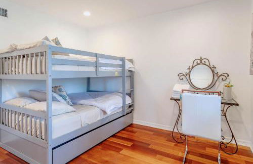 Cozy Home with Pool and Jacuzzi Minutes from Universal Studios - Foto 17