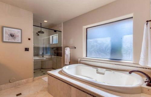 Estate Resort Style Oasis 6BDRM, 5.5 Bath Heated Pool with Misters - Foto 44