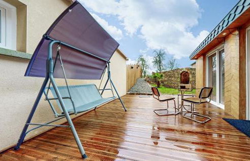 Amazing Home In Neuilly Le Vendin - Photo 9