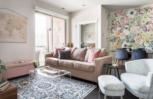 TC Sweet Pea - 2-Bedroom Condo Near Downtown TC! - Photo 6